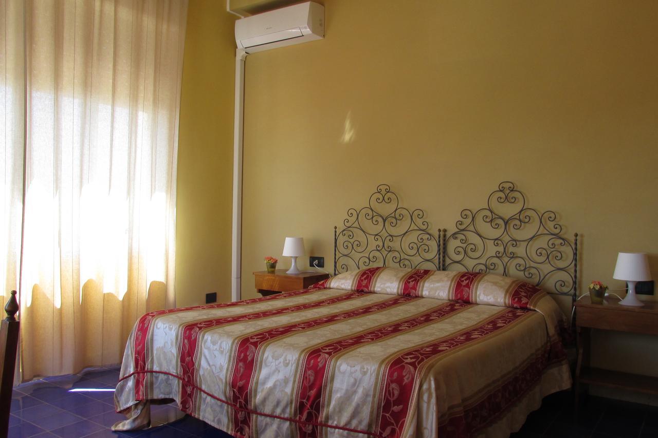 Hotel Panorama Di Sicilia Кастельмола Экстерьер фото